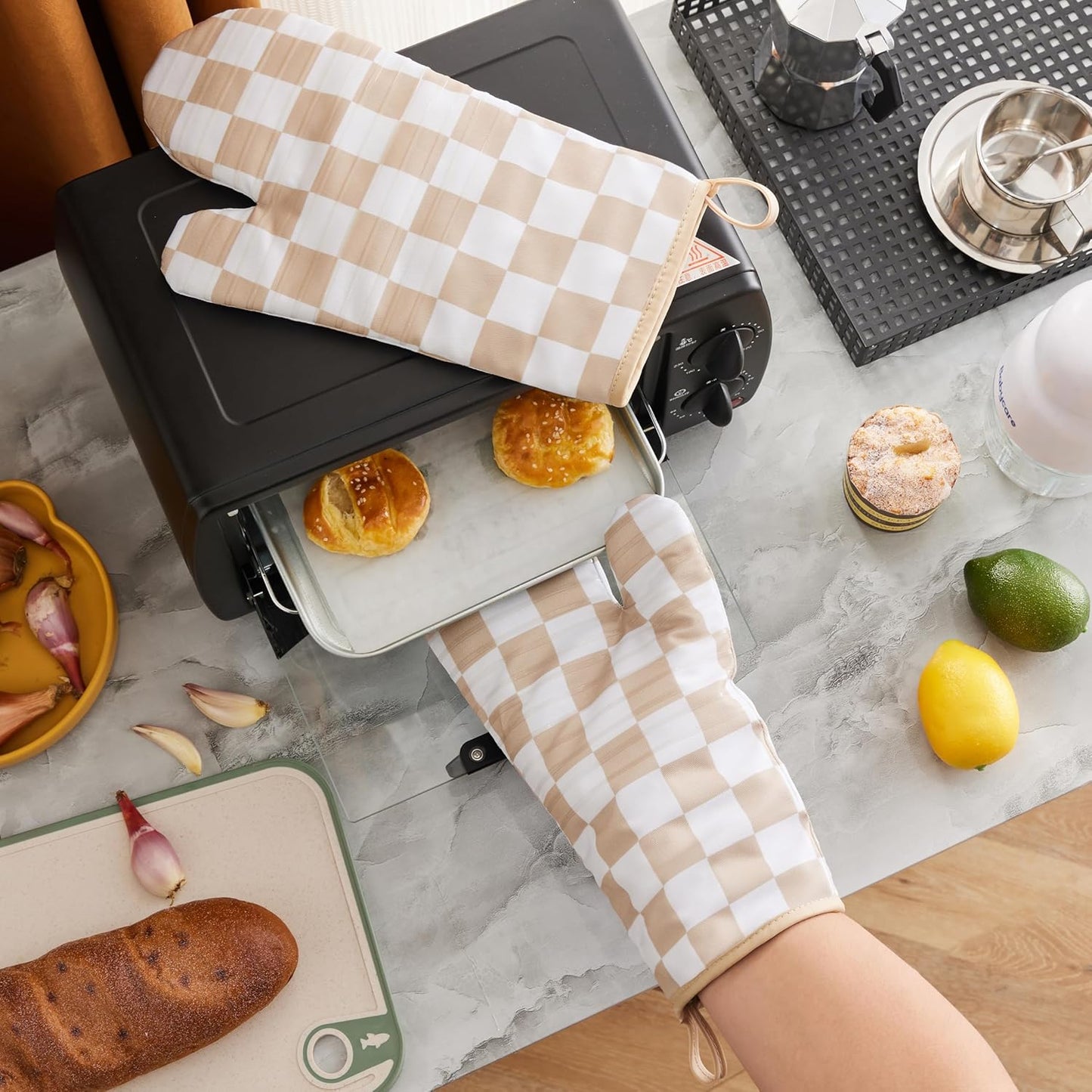 Beige Checkered Oven Mitts Heat Resistant, Vintage Retro Checkerboard Cute Oven Mitts, Non-Slip Silicone Kitchen Oven Gloves 1 Pair 7''X13''