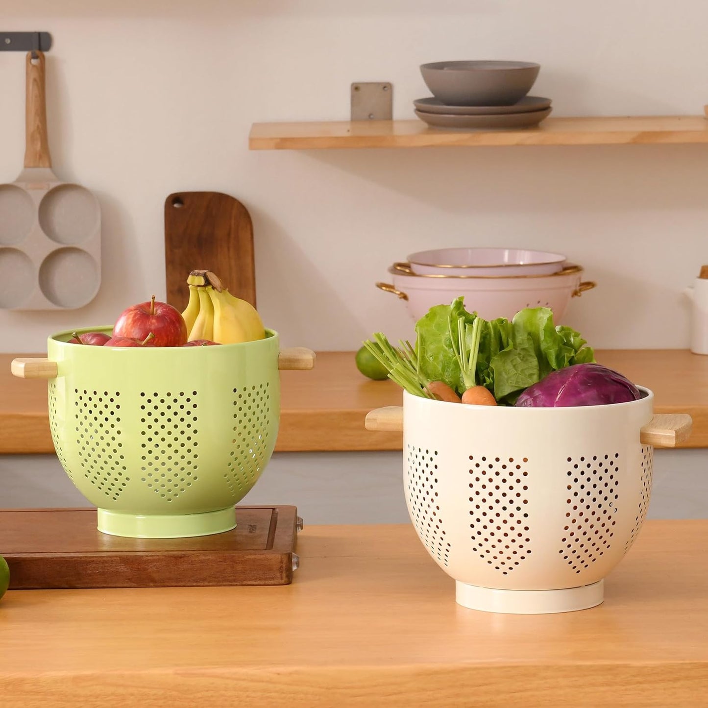 Metal Colander with Wood Handle and Stable Base, 5.5 Quart Powder Coated Steel Kitchen Strainer Basket for Draining Pasta, Vegetable and Fruit,Cream