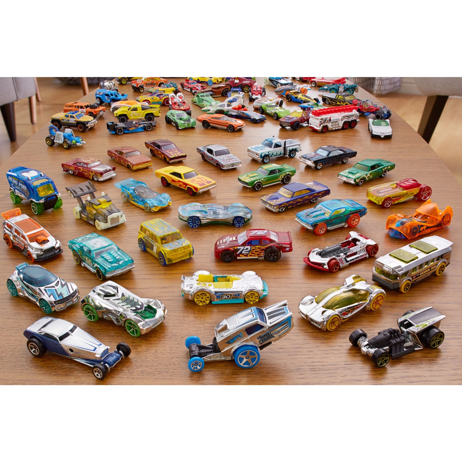 Set of 20 Toy Sports & Race Cars in 1:64 Scale, Collectible Vehicles (Styles May Vary)