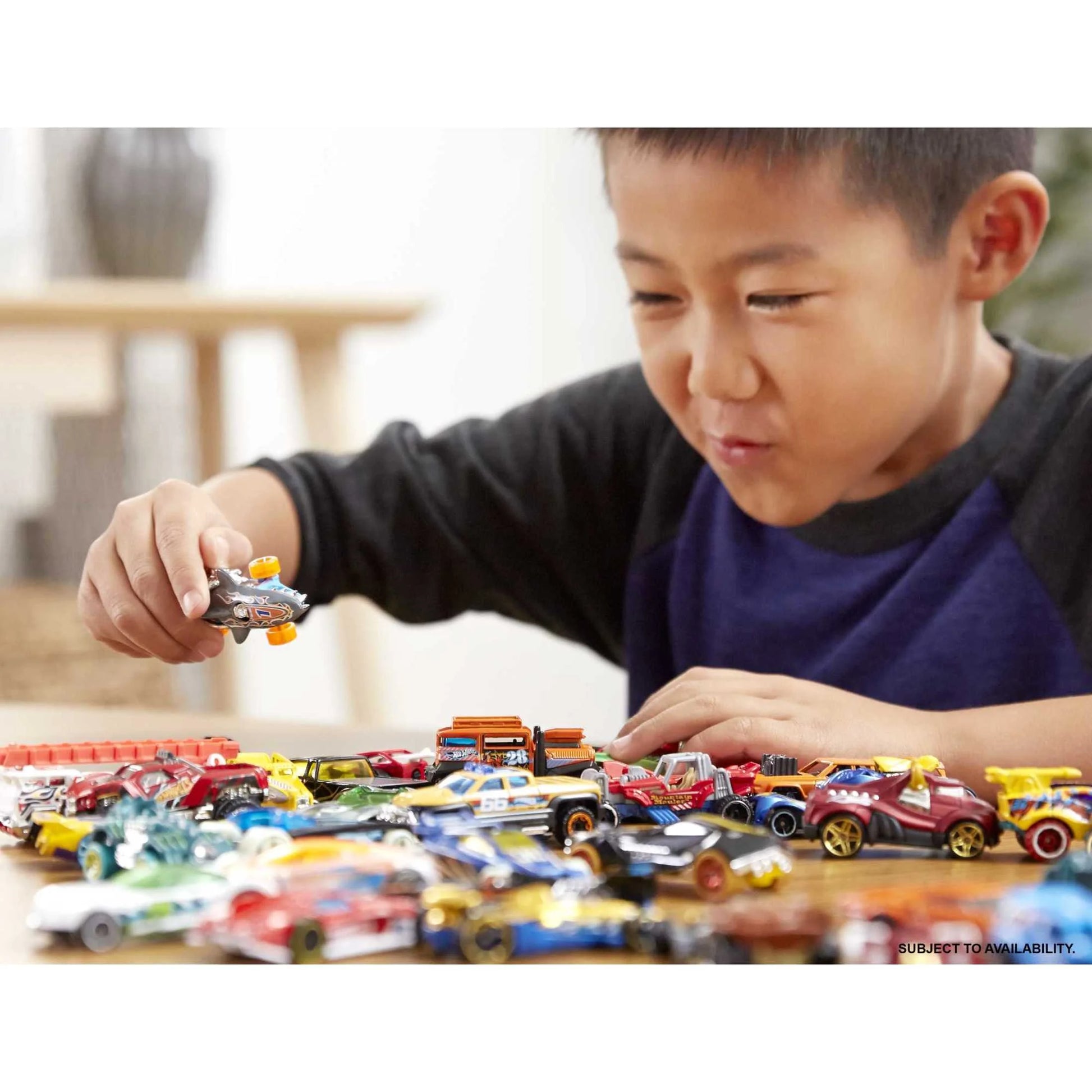 Set of 20 Toy Sports & Race Cars in 1:64 Scale, Collectible Vehicles (Styles May Vary)