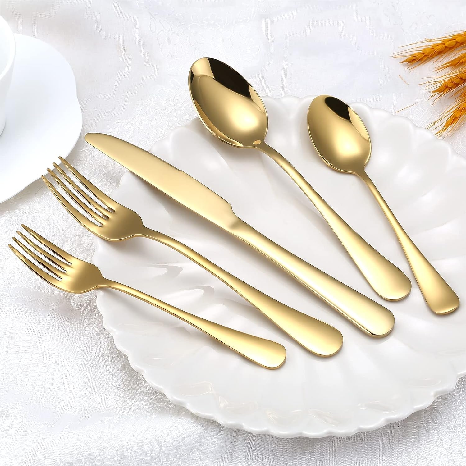 Gold Silverware Set, 20 Piece Golden Cutlery Set Service for 4, Stainless Steel Flatware Set Include Spoons Forks Knives Tableware Utensil Set for Kitchen Home Restaurant, Shiny Gold Polished