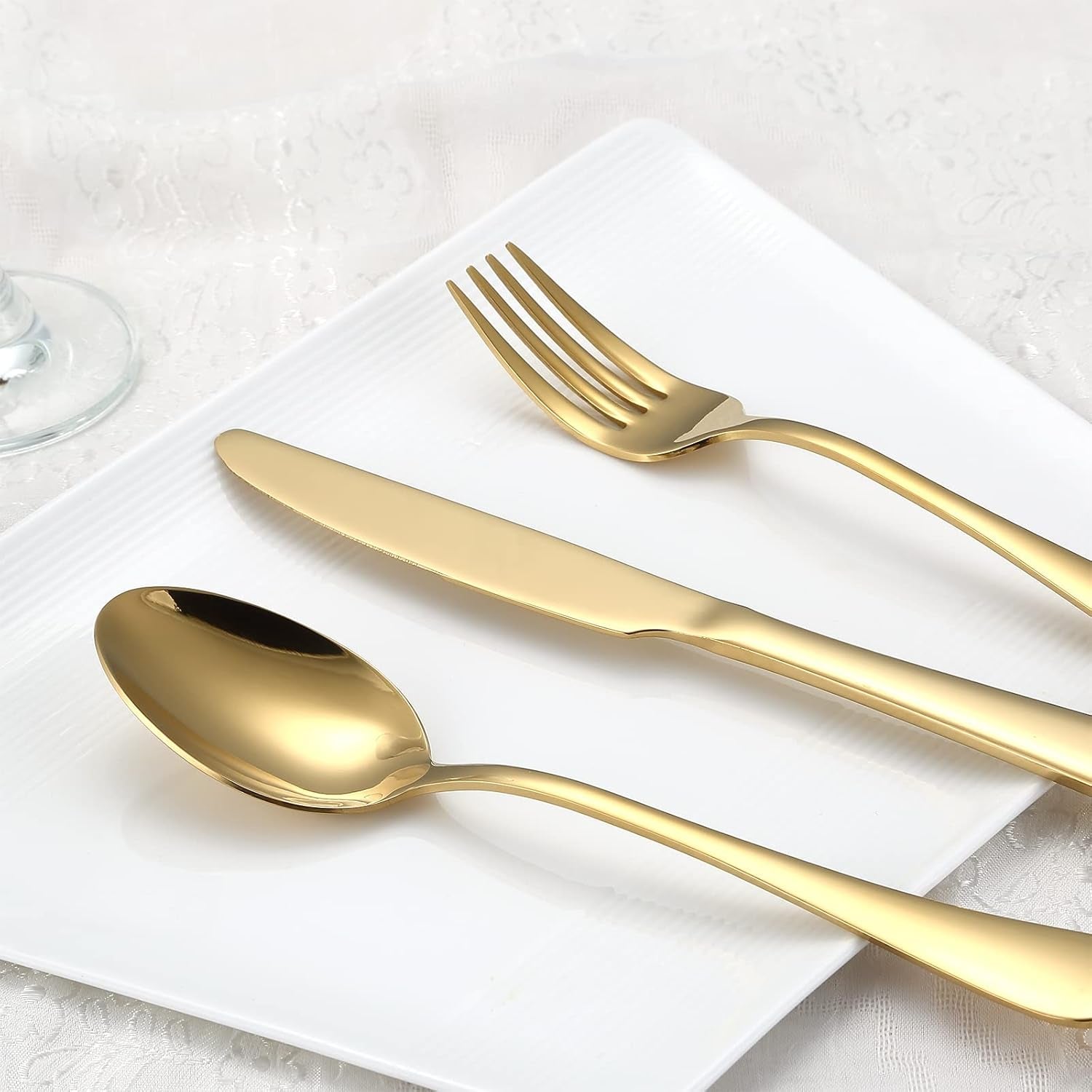 Gold Silverware Set, 20 Piece Golden Cutlery Set Service for 4, Stainless Steel Flatware Set Include Spoons Forks Knives Tableware Utensil Set for Kitchen Home Restaurant, Shiny Gold Polished